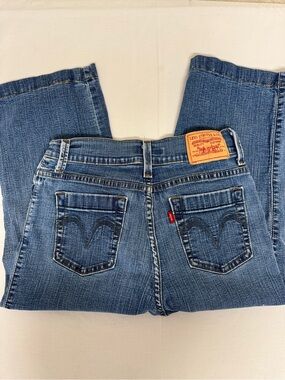 Levi's Women's Straight Leg Jeans in Medium Blue Denim